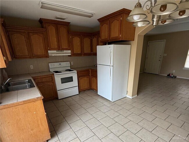 Building Photo - 1307 E Coyote St