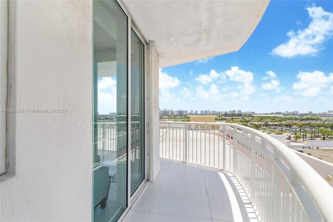 Building Photo - 1745 E Hallandale Beach Blvd