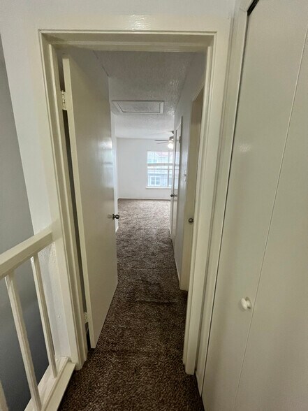 Building Photo - 1812 Gary's Park St