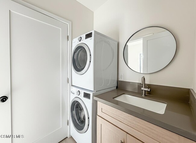 Building Photo - 2619 Veteran Ave