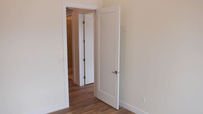 Building Photo - 2 bed / 1 bath Condo Living North End of T...