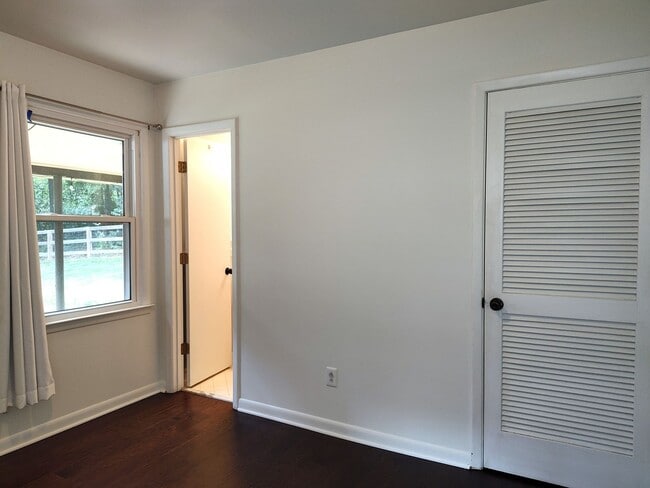 Building Photo - Charming split level home located in the Mcclintock Woods Community in Charlotte!