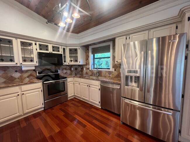 Building Photo - Amazing 4 bedroom home with St Johns River Views Available Now!