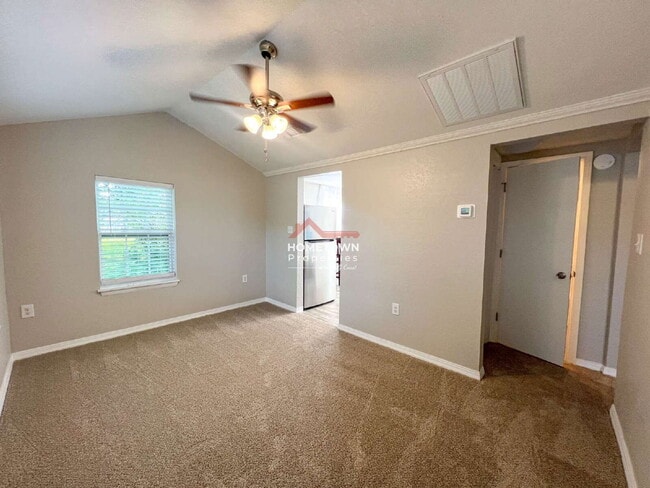 Building Photo - 2265 Klinger St