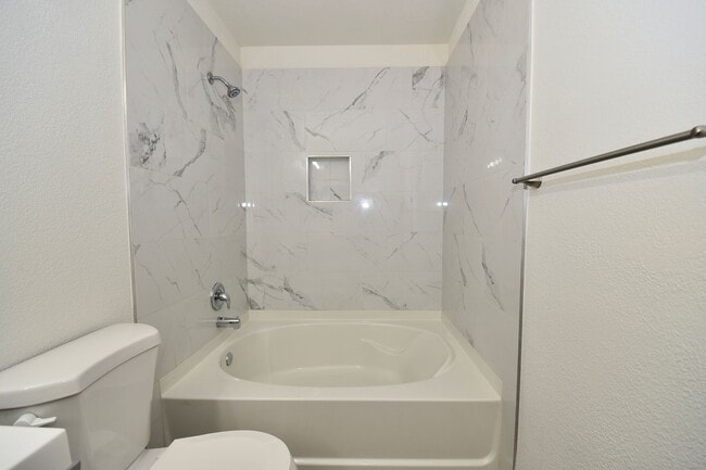 Building Photo - Charming  2 Bed 2 Bath Home at Desert Shores!