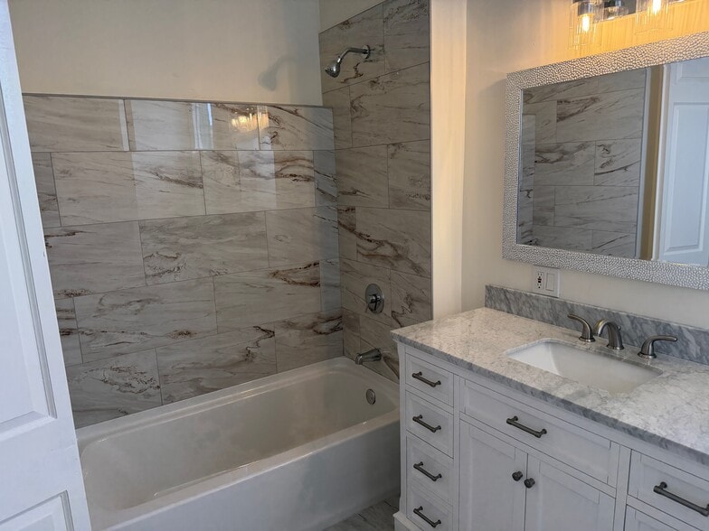 Bathroom - 4223 Prytania St
