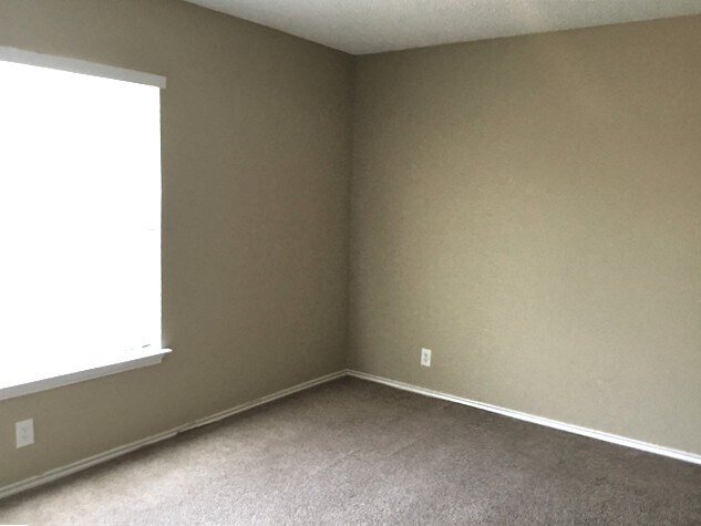 Building Photo - 2947 Donnell Dr