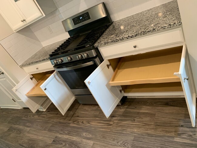 Building Photo - Spacious South Raleigh Residence In Privat...