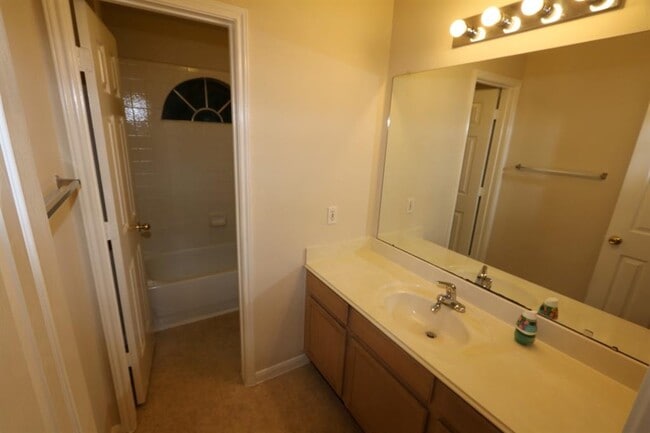 Building Photo - 5022 E Newpark Dr