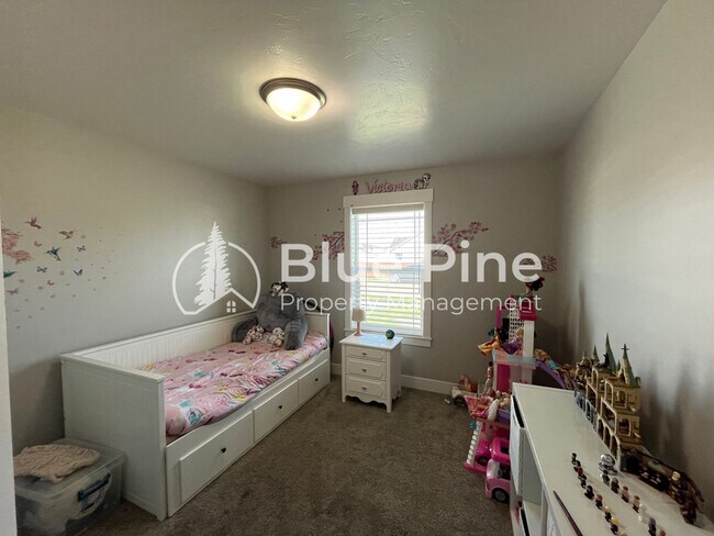 Building Photo - 6028 Fox Run Dr