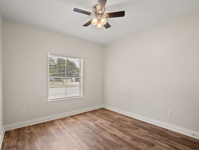 Building Photo - 404 S Division St