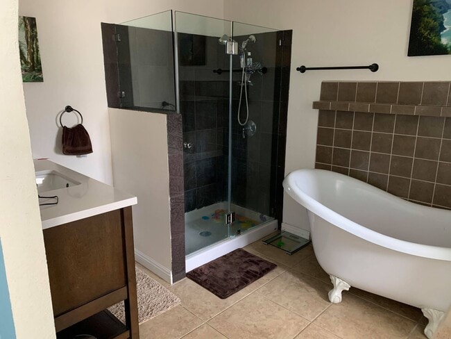 Master Bathroom - 20305 Klyne St