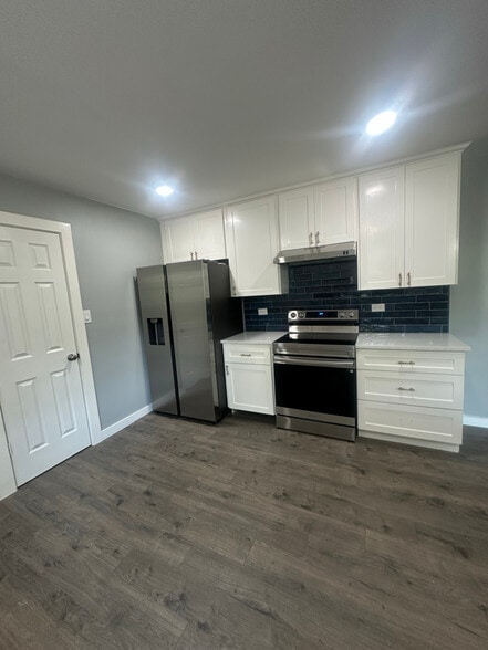 Building Photo - 121 Telephone Rd