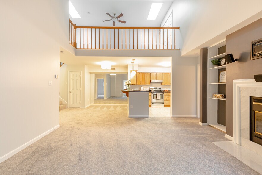 Building Photo - 2241 Lovedale Ln