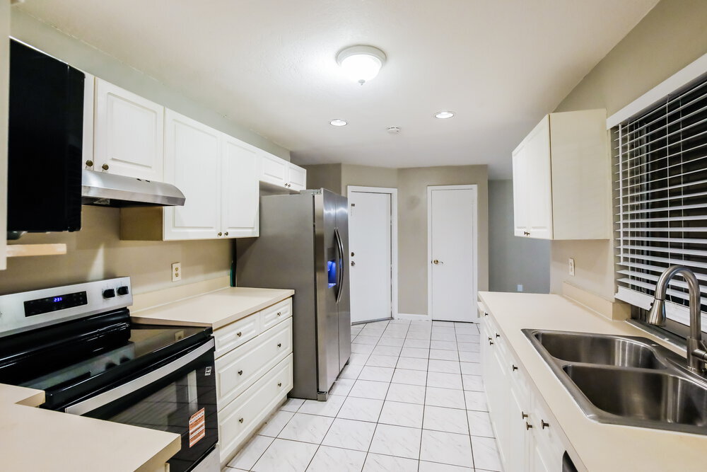 Building Photo - 12695 Westport Cir