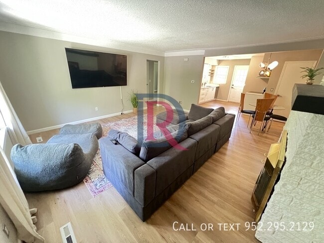 Building Photo - 13702 Country Ln