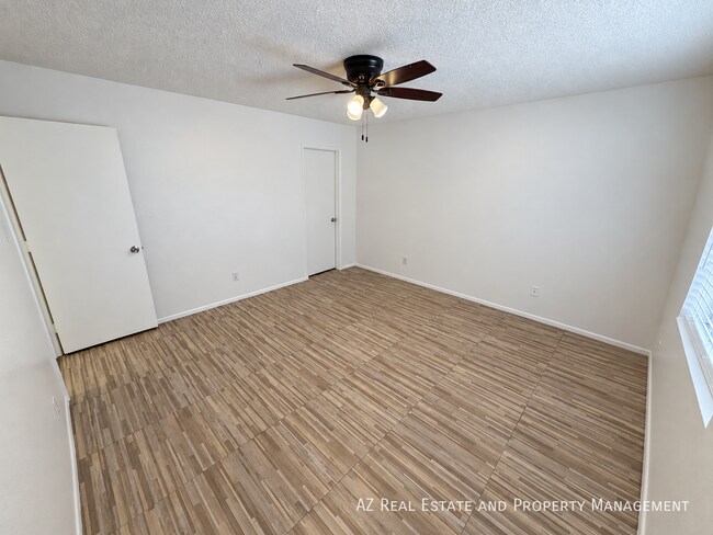 Building Photo - 4528 W Palm Ln