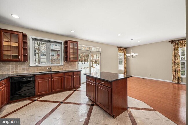 Building Photo - 120 Elizabeth Ct