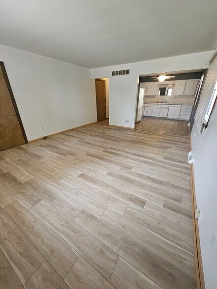 Building Photo - 224 4th St E