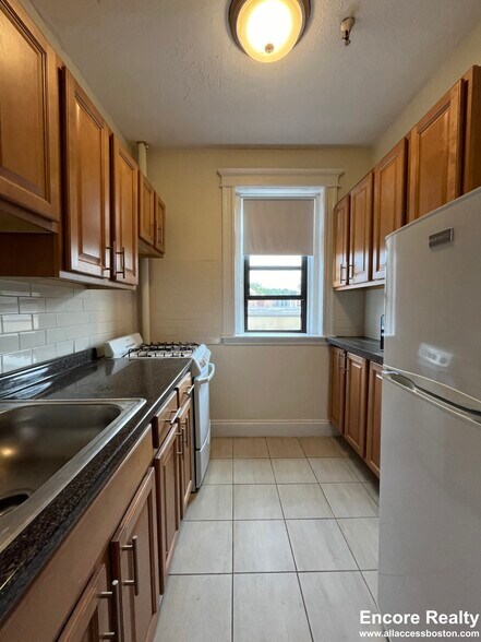 Building Photo - 1144 Commonwealth Ave