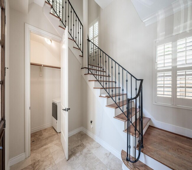 Building Photo - 5630 Winsome Ln