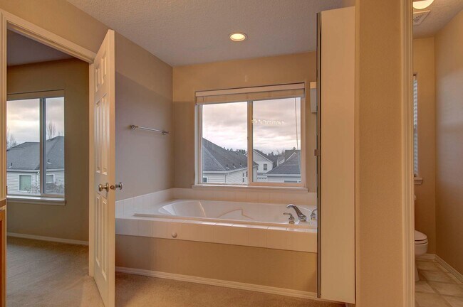 Building Photo - Bethany Single Family Home 4 Bed + Office 2.5 Bath!