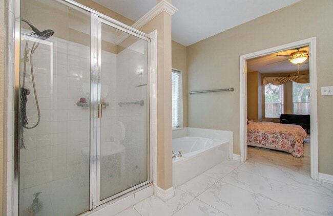 Building Photo - 12427 Shadycrest Dr
