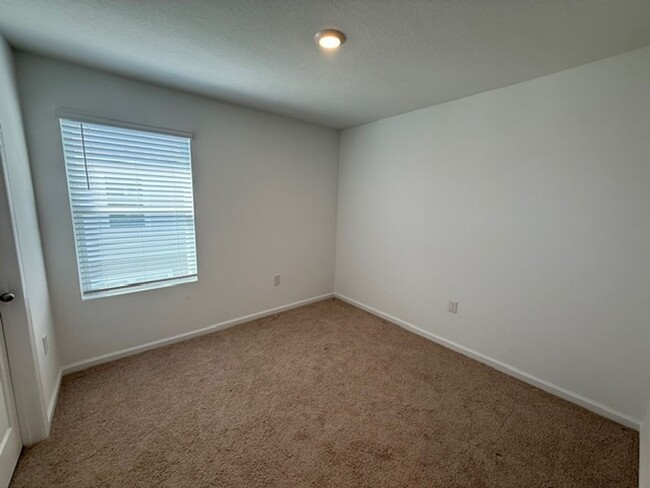 Building Photo - Beautiful 3 bedroom townhome for rent in E...