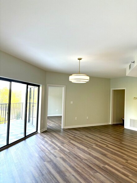 Great Room - 100 Sunset Blvd