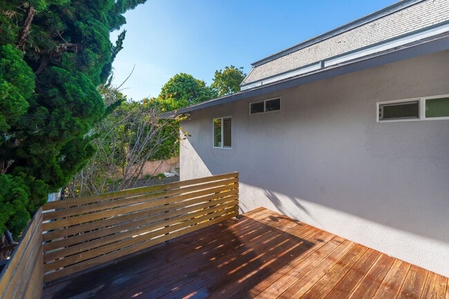 Building Photo - Private and Comfy Manhattan Beach Home