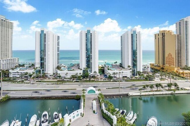 Building Photo - 16400 Collins Ave