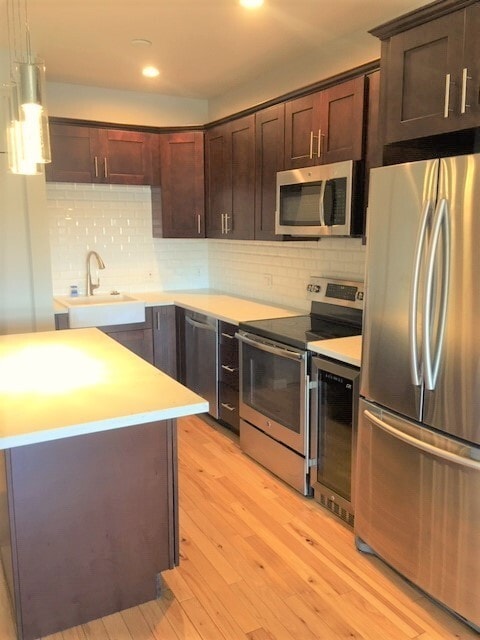 Building Photo - COMING SOON! Light & Bright 1 Bedroom/1 Ba...