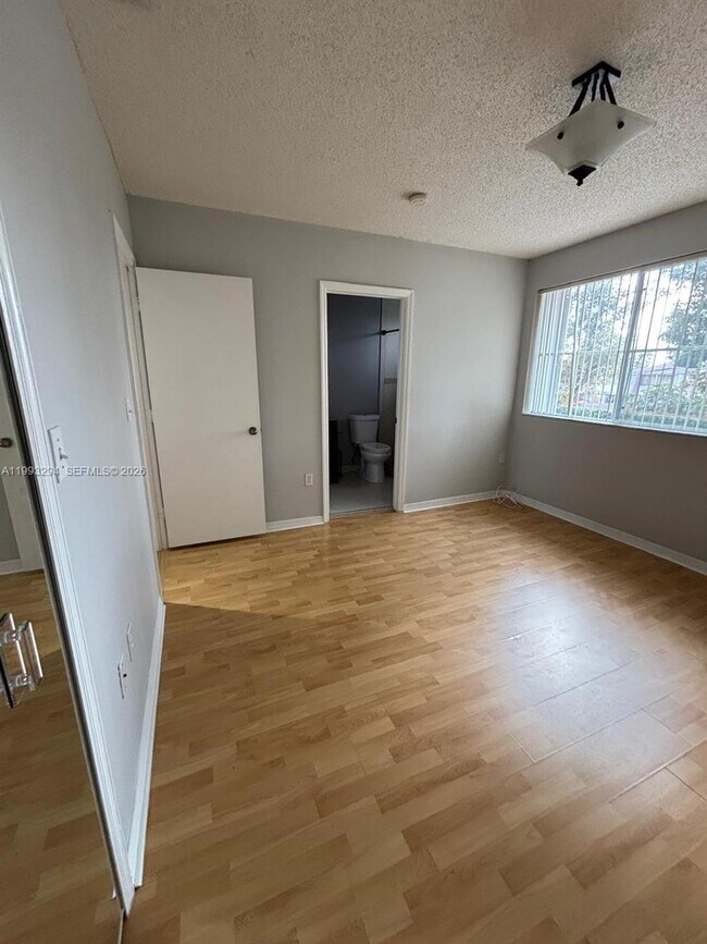 Building Photo - 6272 SW 139th Ave