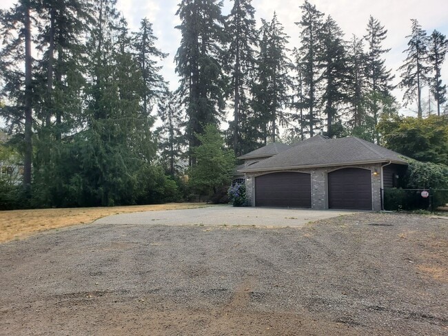 Building Photo - Short Term Lease Available