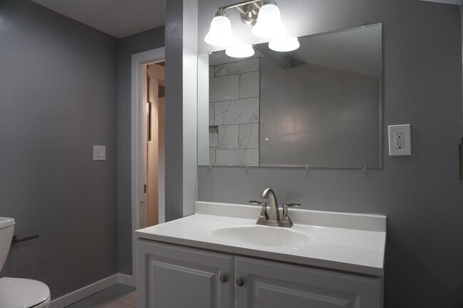 Building Photo - 3312 SE 23rd Ave