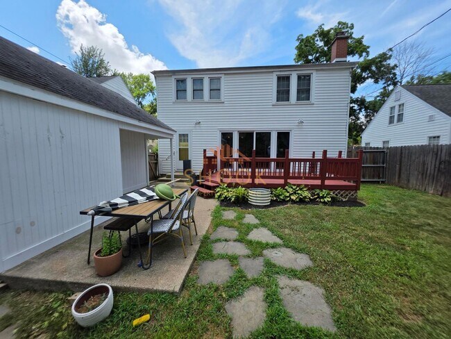 Building Photo - AVAILABLE JANUARY 2027 - BEAUTIFUL AND UNIQUE 4 BR HOME ACROSS CAMPUS