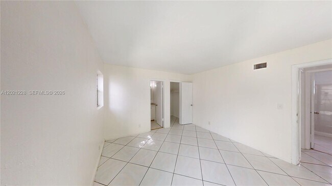Building Photo - 6842 SW 15th St