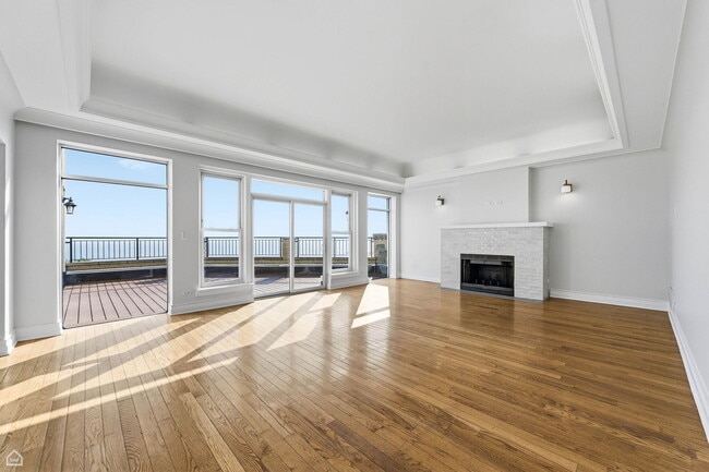 Building Photo - 7301 N Sheridan Rd