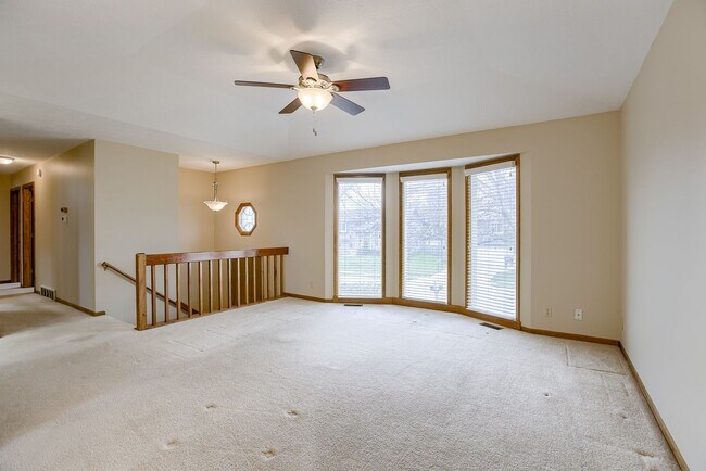 Building Photo - Millard 3 Bedroom!!