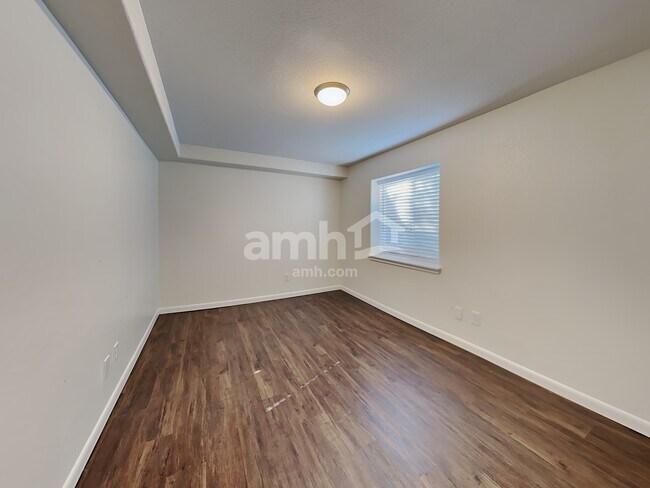 Building Photo - 6627 Sonny Blue Dr