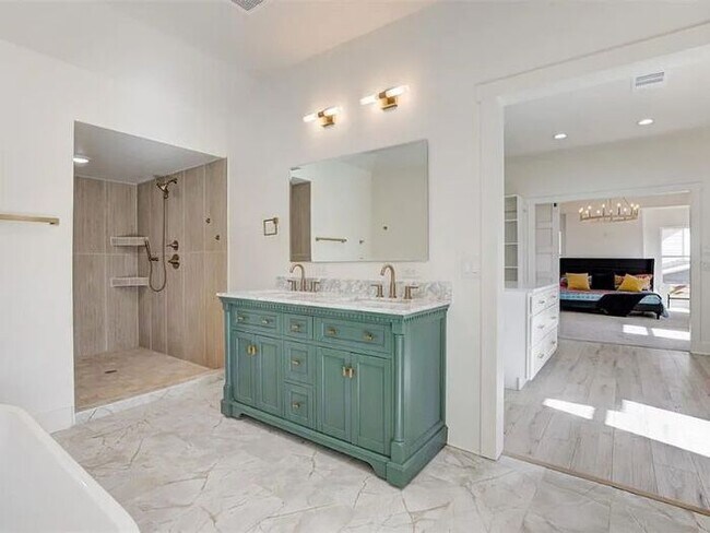 Building Photo - 213 NE 14th St