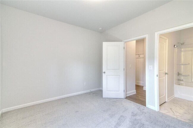 Building Photo - 7107 Branch Creek Cove