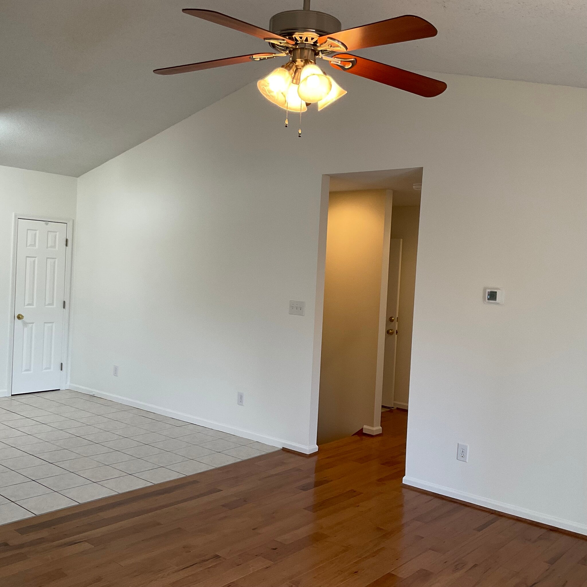 Building Photo - 10 Hillsboro Dr