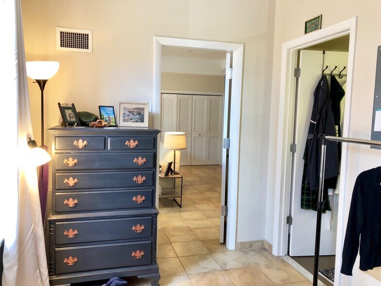 Building Photo - 33 Fay St