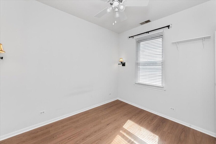 Building Photo - 301 W Goethe St