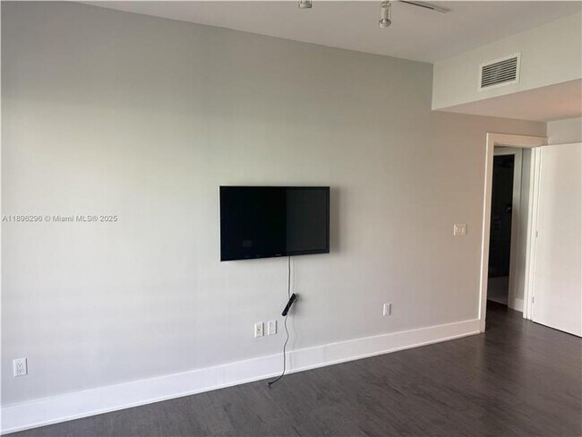 Building Photo - 5970 Indian Creek Dr