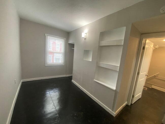 Building Photo - Cozy 3 bedroom in East York