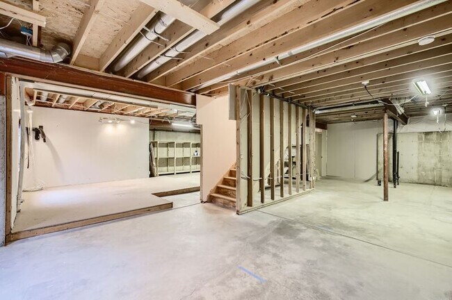 Building Photo - 6787 Snead Ct