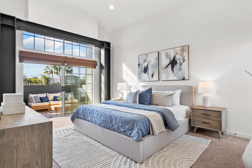 Building Photo - 5350 Playa Vista Dr