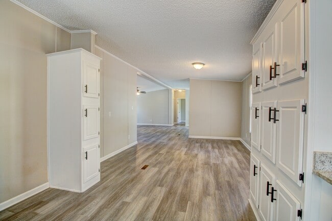 Building Photo - 106 7 Hawks Trail